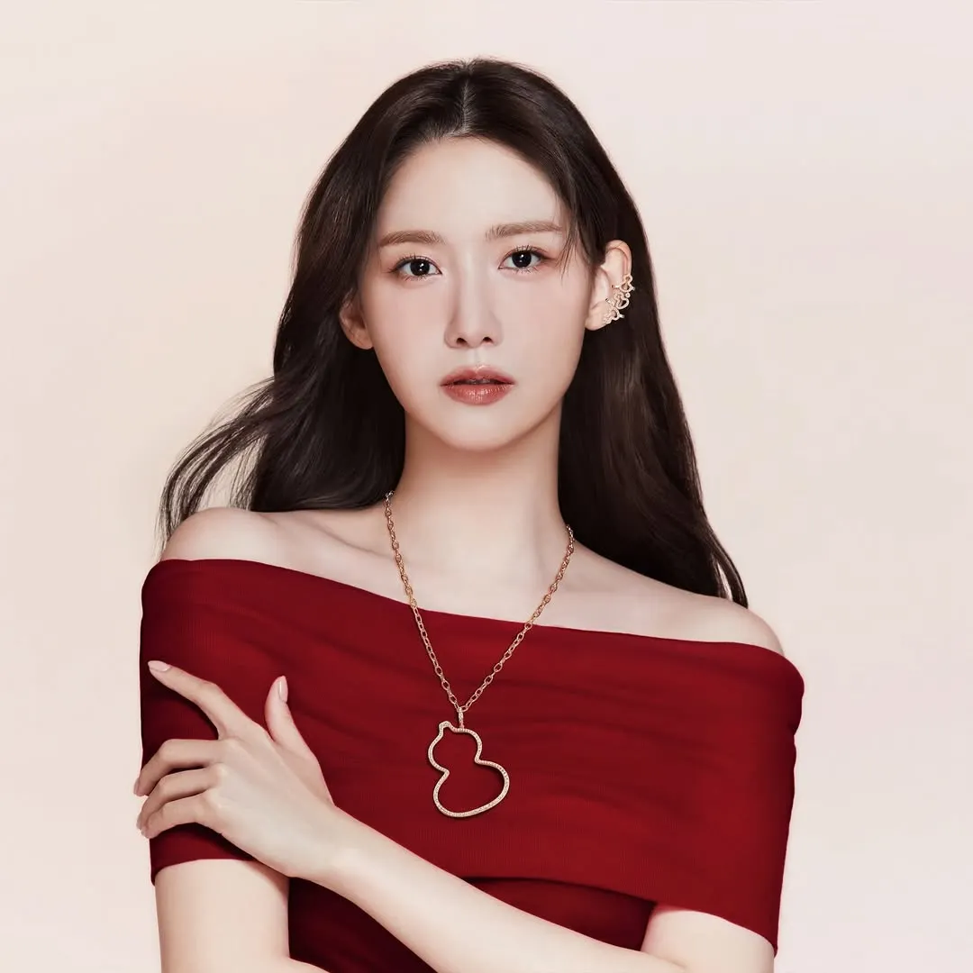 Yoona SNSD màu đỏ