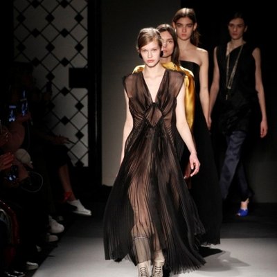 Điểm tin thời trang: Lanvin trở lại Tuần lễ Thời trang Paris, BST giày của Katy Perry gây tranh cãi vì phân biệt chủng tộc 2