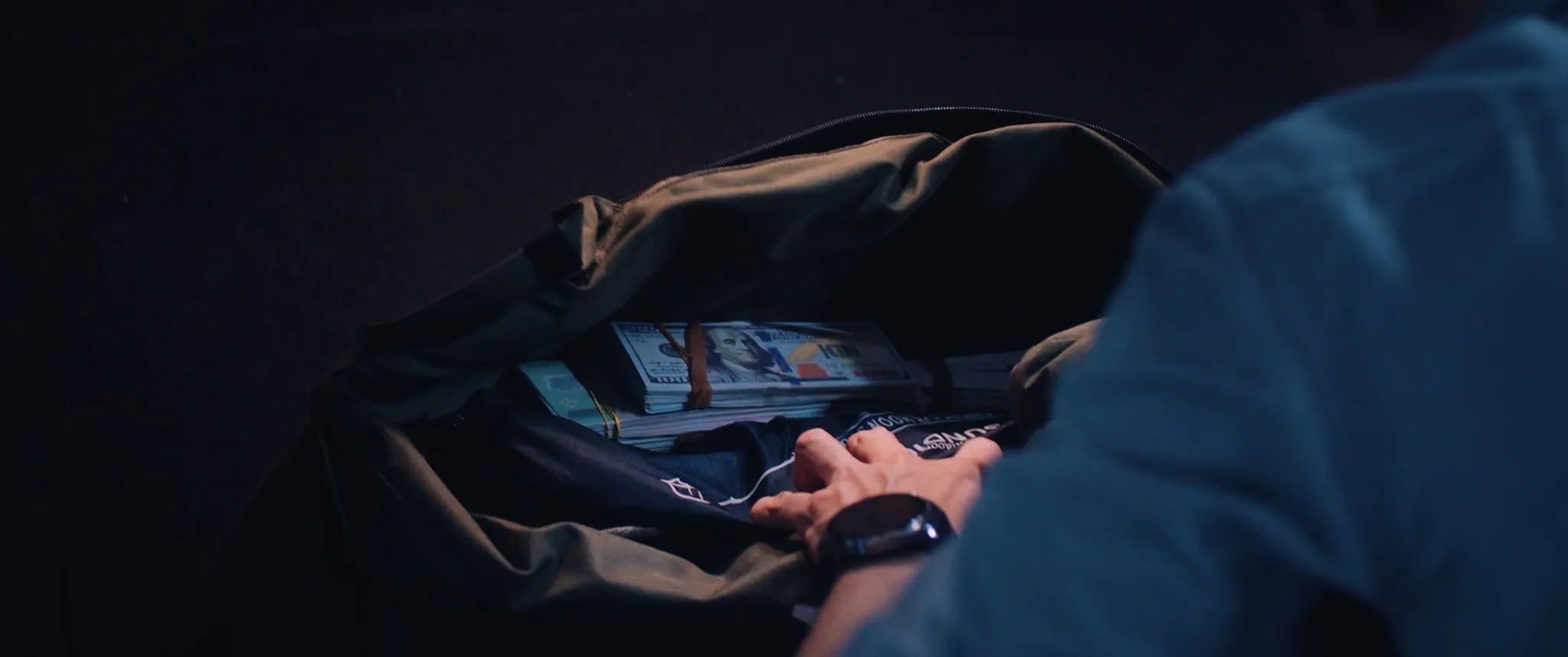 một phân cảnh trong trailer bộ phim điện ảnh sắp ra mắt Bẫy Tiền