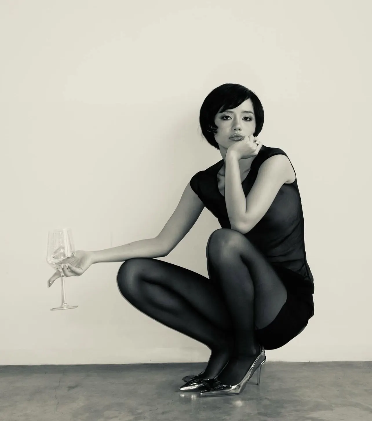 Khánh Linh trong trang phục mang phong cách flapper
