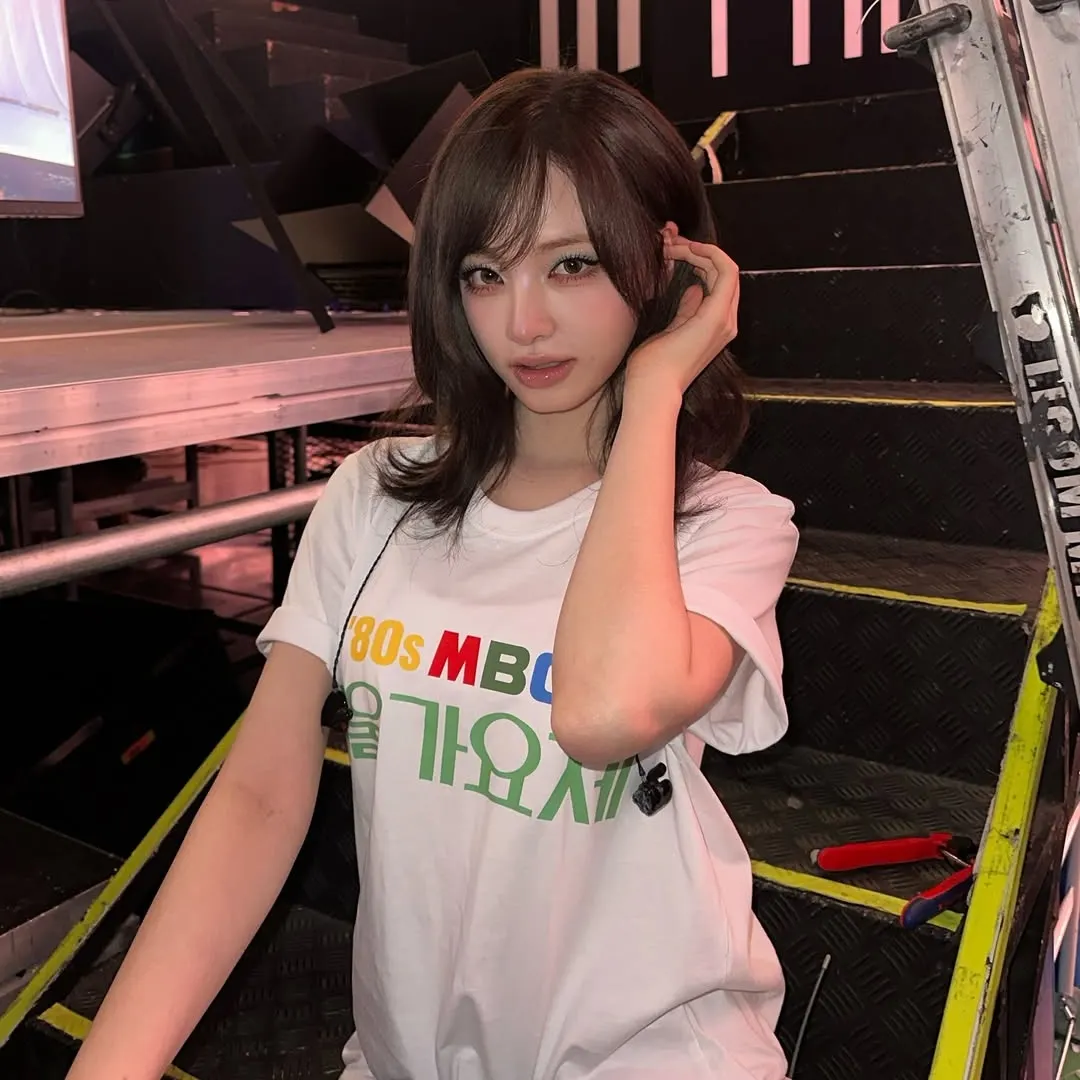 Hình ảnh Liz (IVE) với lớp trang điểm mắt màu ngọc.