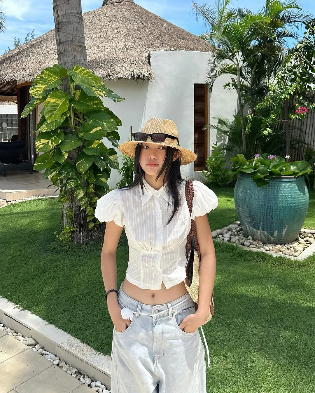 ynnee04 diện sơ mi chiết eo