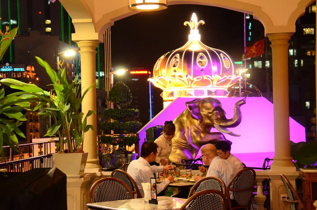 Rooftop Garden Bar_resize