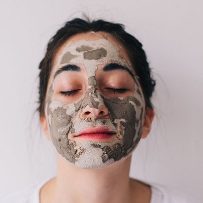 Điểm danh top mặt nạt đất sét tốt nhất không làm khô da mà bạn nên sở hữu trong mùa Hè này