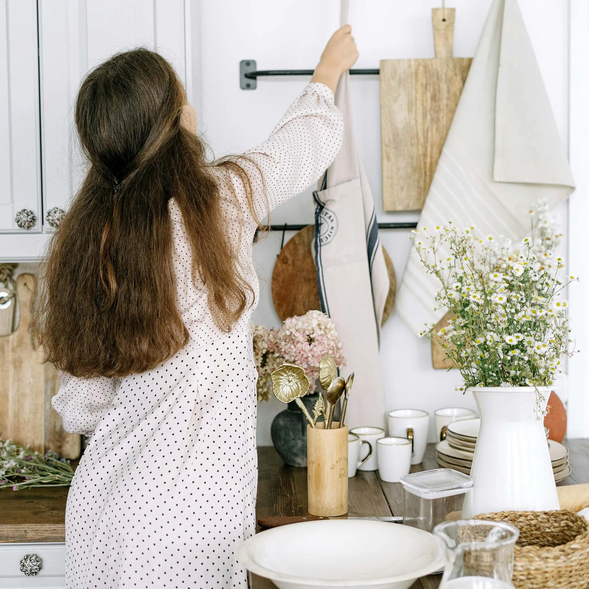 cô gái tóc dài sống tiết kiệm để đạt được tự do tài chính