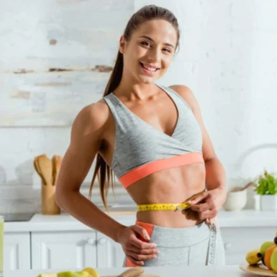 BMI - Cô gái dùng thước đo vòng 2
