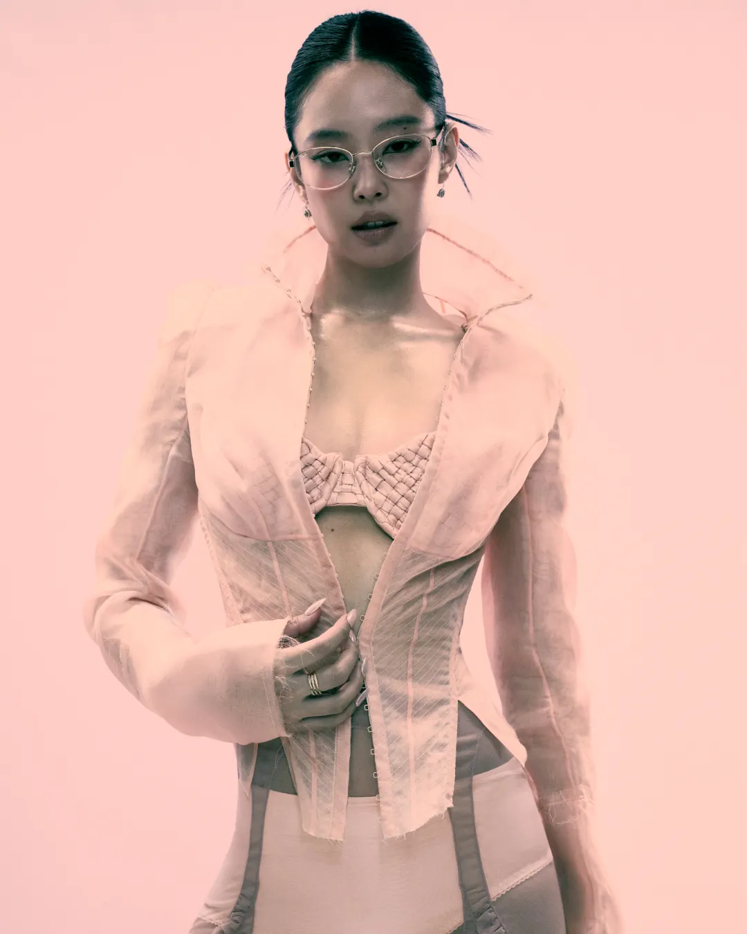 Jennie trở thành đại sứ thương hiệu Rayban