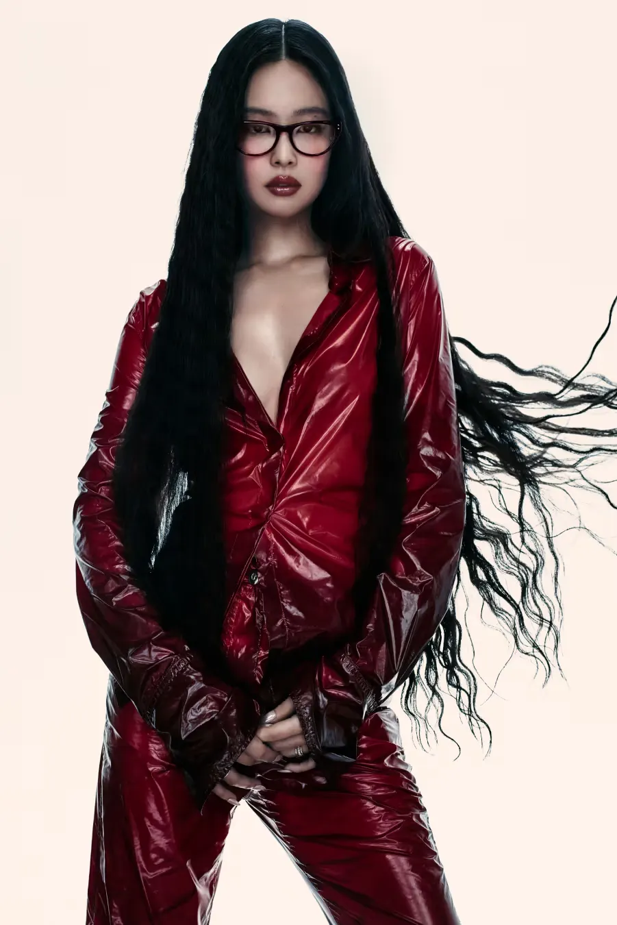 Jennie trở thành đại sứ thương hiệu Rayban