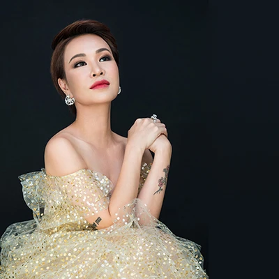 ca sĩ Uyên Linh hát cùng Lân Nhã và Erik