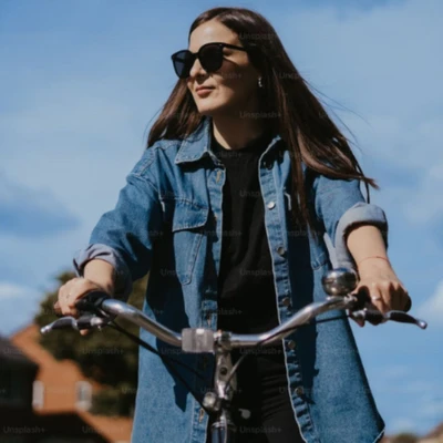 cô gái đạp xe giảm cân