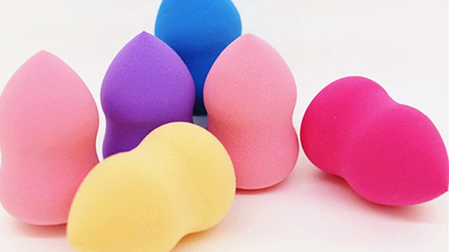 Sự khác biệt giữa đánh kem nền bằng cọ và bông mút