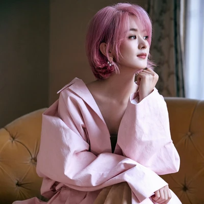 Triệu Lệ Dĩnh nhuộm tóc hồng