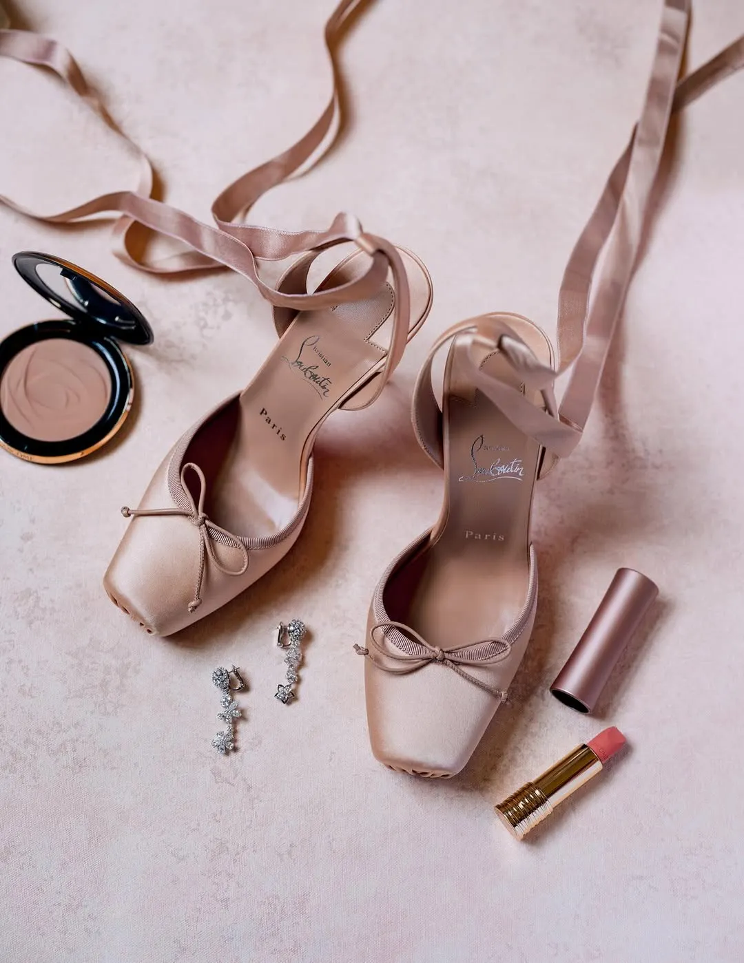 giày cưới của Becca Bloom