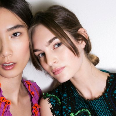 Emulsion xuất hiện nhiều trong các loại mỹ phẩm như keo xịt tóc, kem dưỡng da. Ảnh: Pexels.