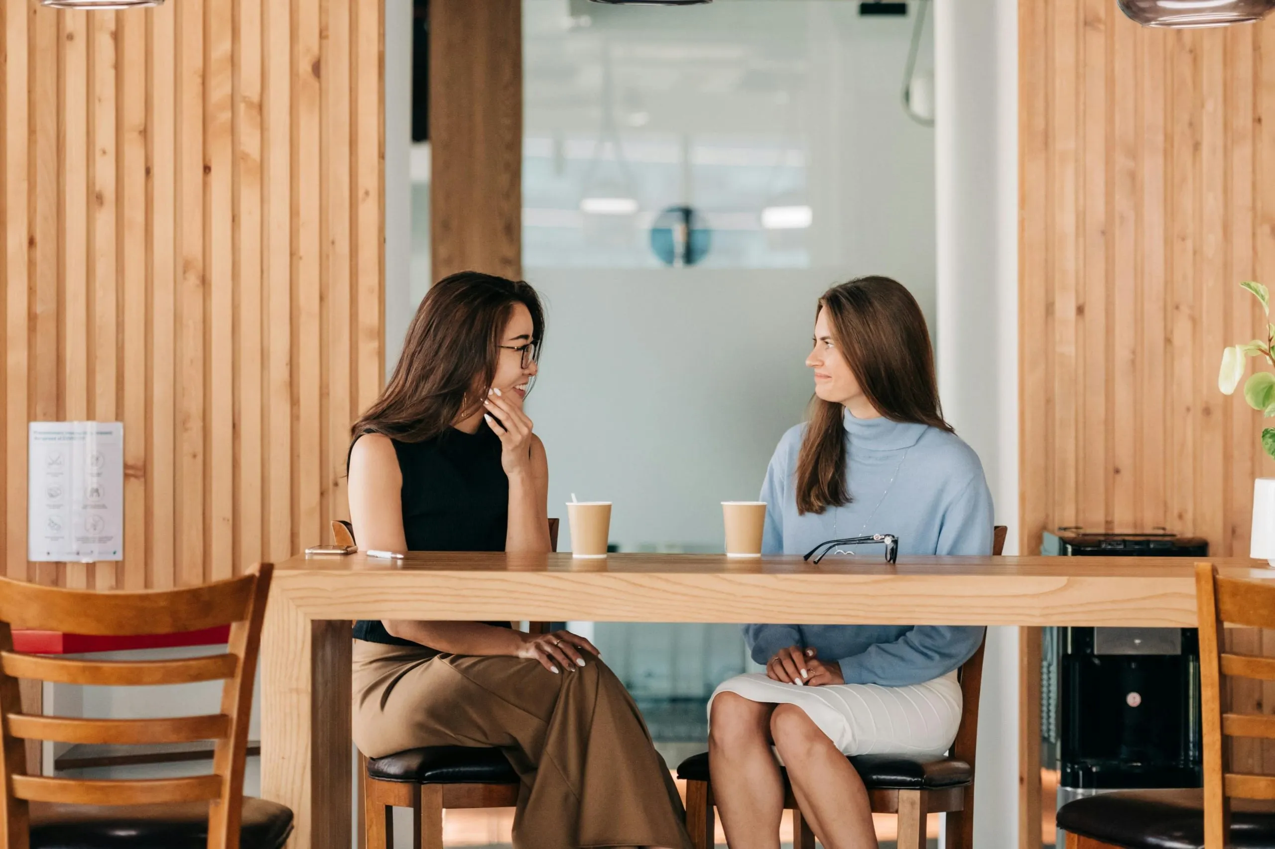 Ứng phó với người xu nịnh ở văn phòng