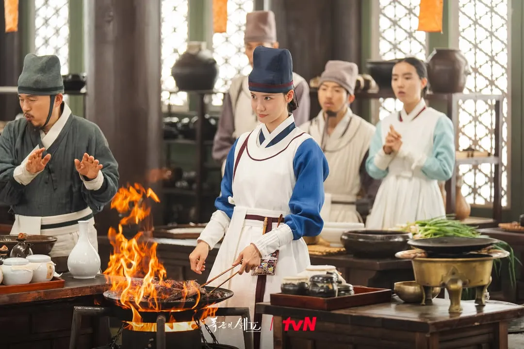 Phân cảnh Yoona nấu các món ăn trong ngự trù của bạo chúa.