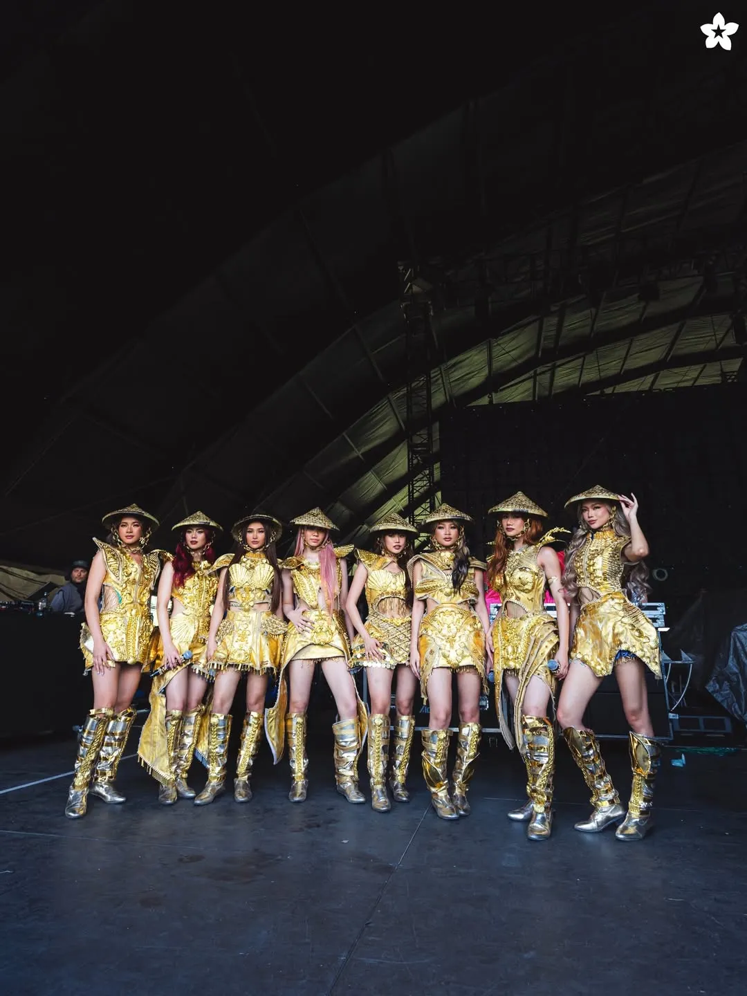 ELLE-SAN-KHAU-COACHELLA-2026-THOI-TRANG (13)