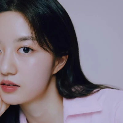 Hyeon Soo với vẻ đẹp nhẹ nhàng.