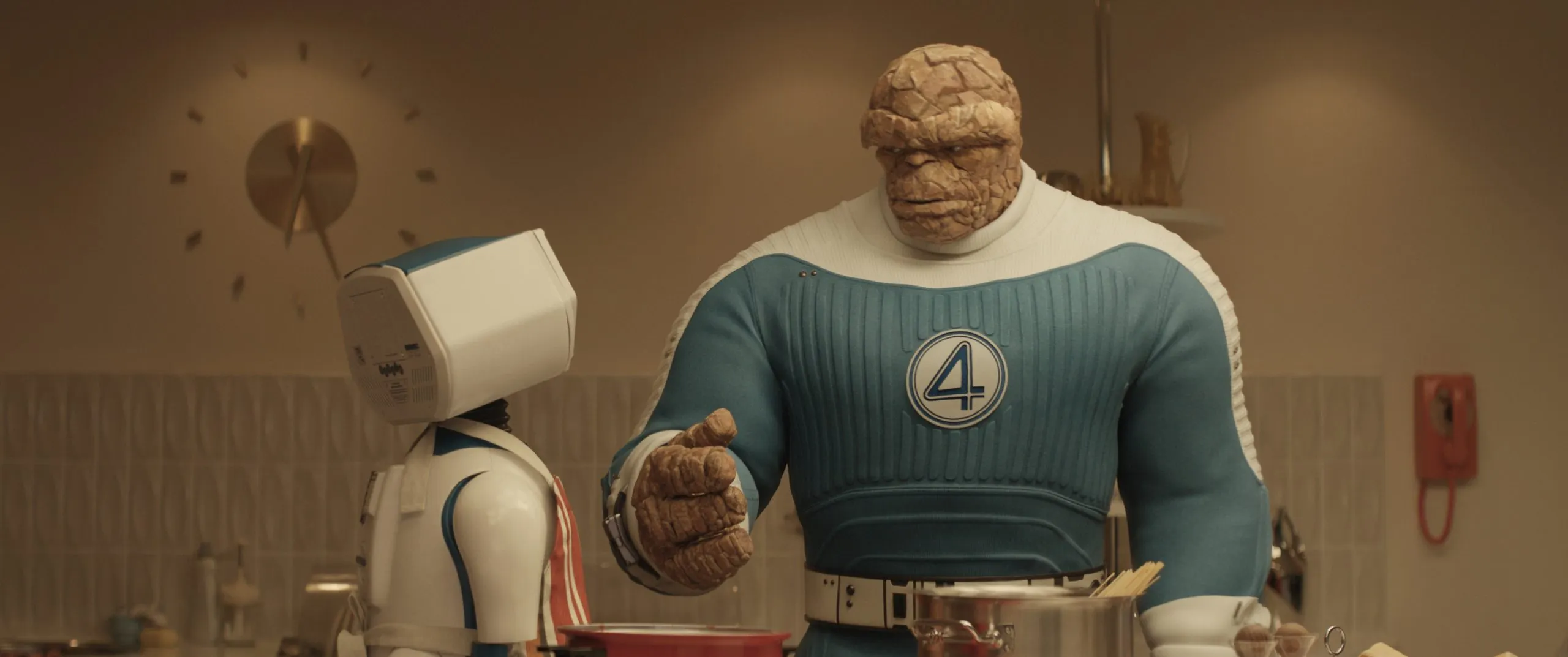 Ebon Moss-Bachrach trong vai Ben Grimm The Thing