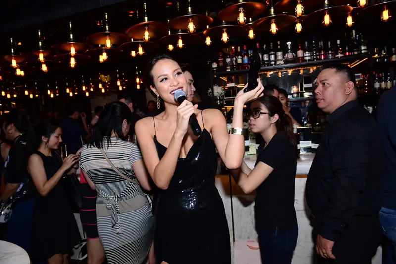 Goodgirl cocktail party, tôn vinh những đôi giày cao gót và nữ quyền