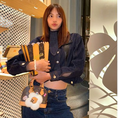 Cách phối quần jeans quốc dân