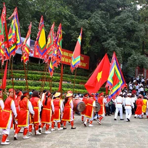 Thăm Đền Hùng dự lễ hội Giỗ Tổ Hùng Vương