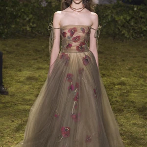 Những BST nổi bật tại tuần lễ Haute Couture Xuân-Hè 2017 - ELLE VN