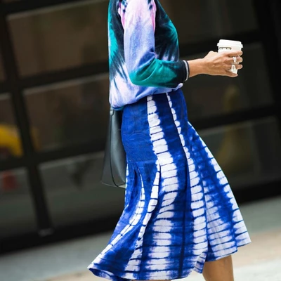Xu hướng thời trang tie-dye: Sự trở lại ngoạn mục sau hơn thập kỷ ẩn mình lặng lẽ
