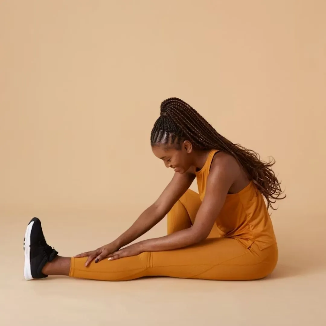 Động tác kéo giãn chân giúp cải thiện độ linh hoạt cho đầu gối