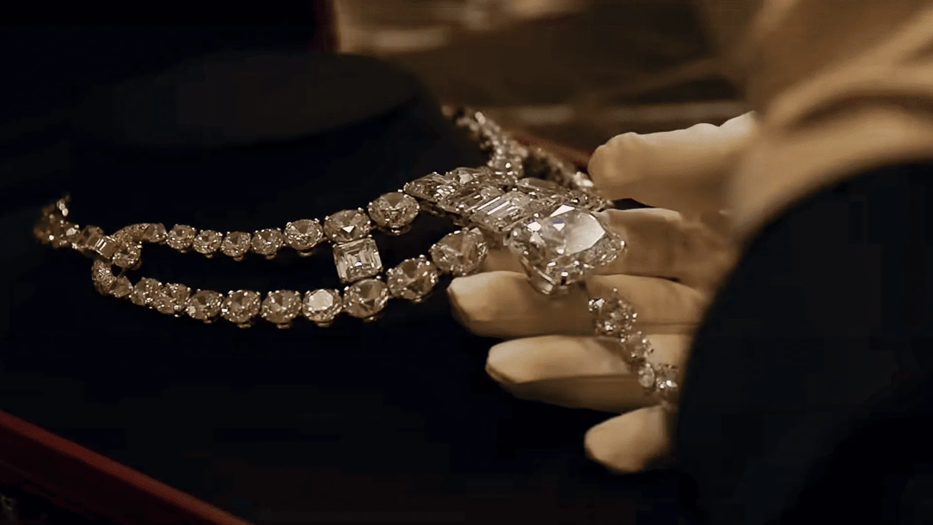trang sức phim ocean Cartier