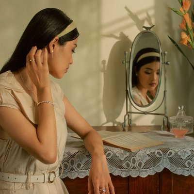 trang sức trong phim Em và Trịnh