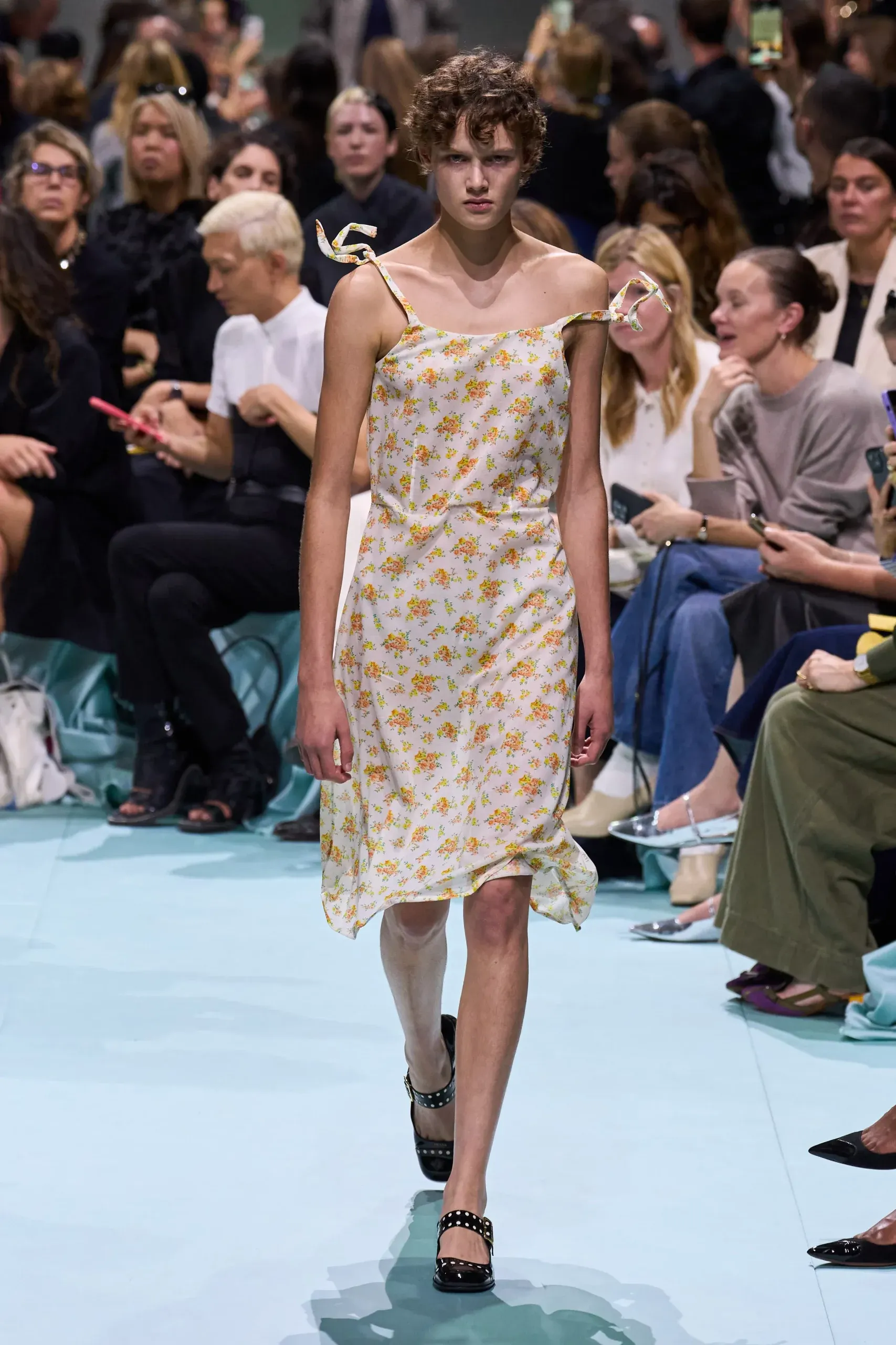 BST Xuân-Hè 2025 của Prada 8/3
