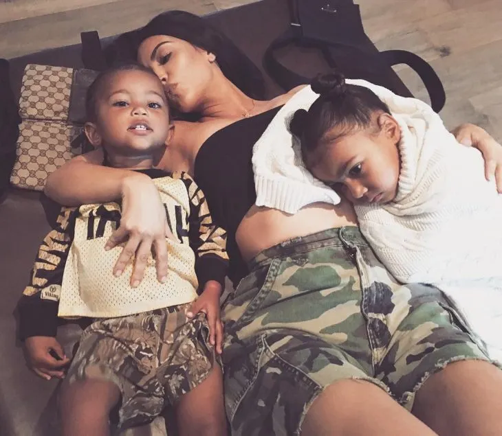 Kim Kardashian tiết lộ giới tính em bé thứ 3 nhưng thừa nhận chưa hoàn toàn sẵn sàng - ELLE Việt Nam