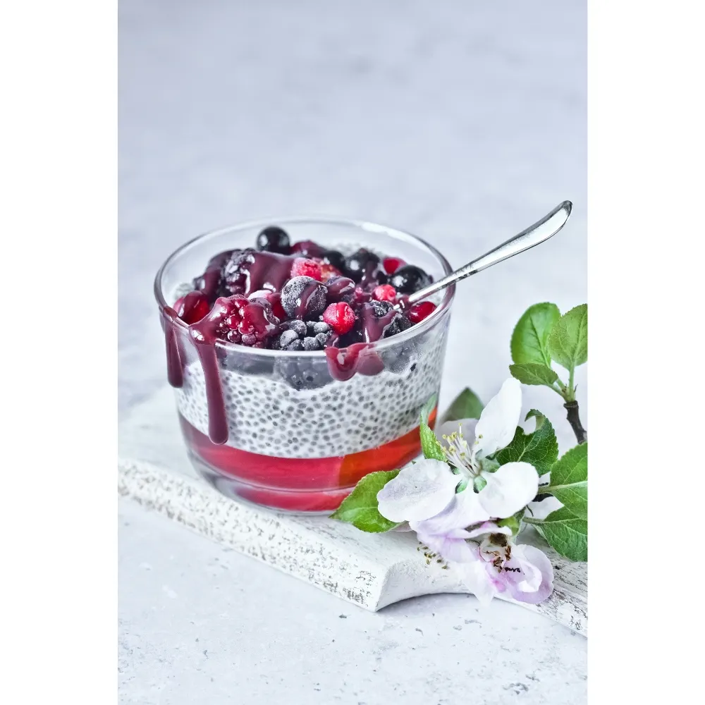 Pudding hạt chia cùng quả mọng.