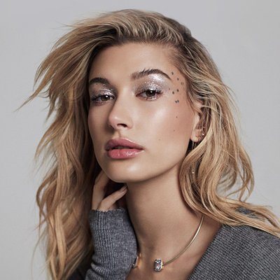 Hailey Bieber bí quyết của sao