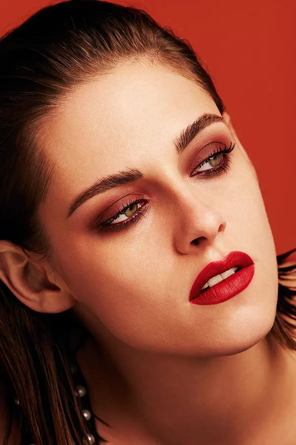 Bí quyết làm đẹp nổi bật của Kristen Steward với sắc đỏ ELLE VN