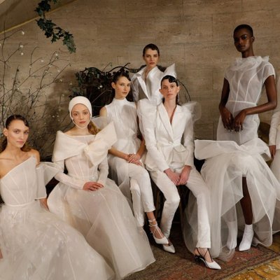 bộ sưu tập PHUONG MY BRIDAL bán ở cửa hàng Mark Ingram New York