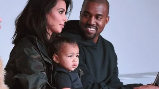 Trong thời gian hạ sinh bé North West vào năm 2013 Kim Kardashian cũng đã phải trải qua nhiều cảm giác đau đớn vì hội chứng nhau thai ăn sâu vào tử cung.