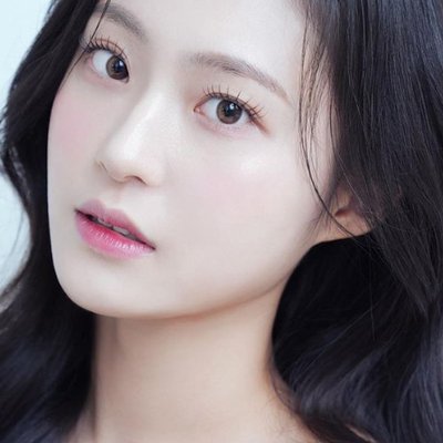 Xu hướng Skinimalism mang đến vẻ đẹp tự nhiên.