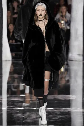 Rihanna muốn mang làn sóng thời trang của giới trẻ vào trong BST Fenty Puma và vẫn giữ lại những nét trademark của Puma