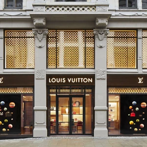 Vì sao các thương hiệu thời trang cao cấp quyết tiêu hủy hàng tồn trị giá nhiều triệu bảng Anh?