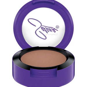 Rúng động trước BST MAC Cosmetic x Selena ELLE VN