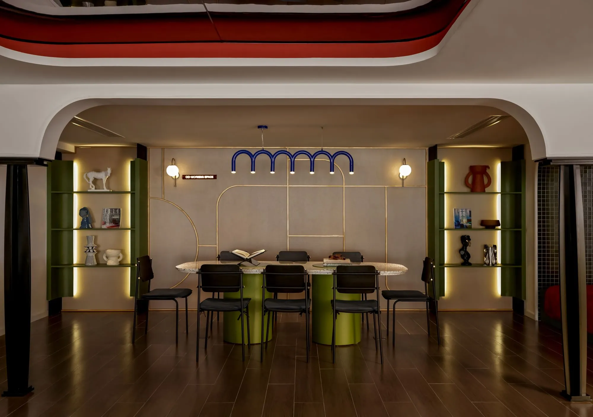 không gian sang trọng bên trong khách sạn savvy