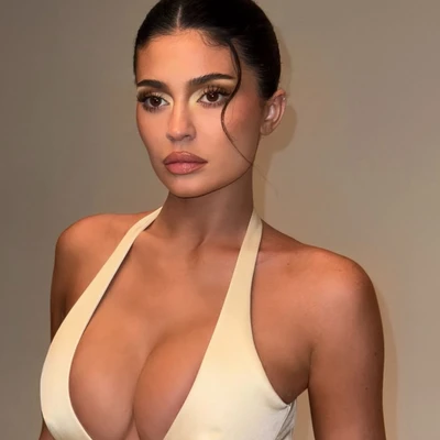 elle-thumb-vuong-kylie-jenner-fanci-club