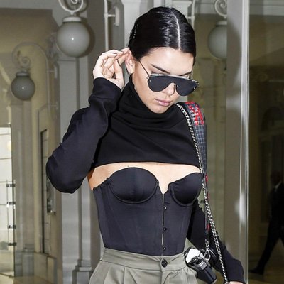 Mặc corset và waist trainer định hình vòng eo: Những điều lưu ý bạn cần biết