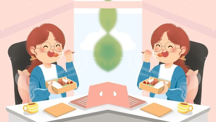 cô gái đang vừa ăn vừa làm việc tại nhà vui vẻ