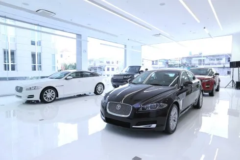 khai truong showroom xe hoi