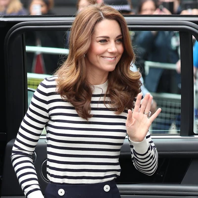 Kate-Middleton-cach phoi do ao ke ngang toi gian ft800