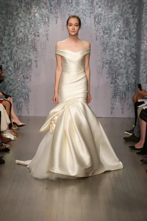 Monique Lhuillier Fall 2016, October 2015, New York