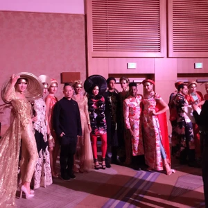 BST Vương Triều của Nhà thiết kế Võ Việt Chung trình diễn tại Mỹ